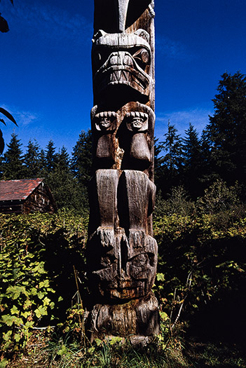 Kwakwaka Heraldic Pole